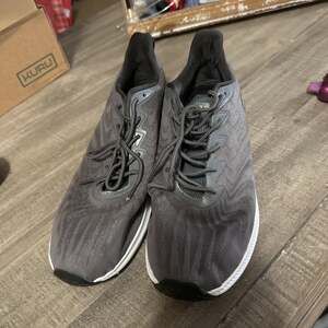 KUMNY Men's All Black Lightweight Breathable Mesh Mesh Walking Running Shoes